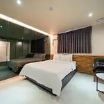 Mnlucky Hotel
